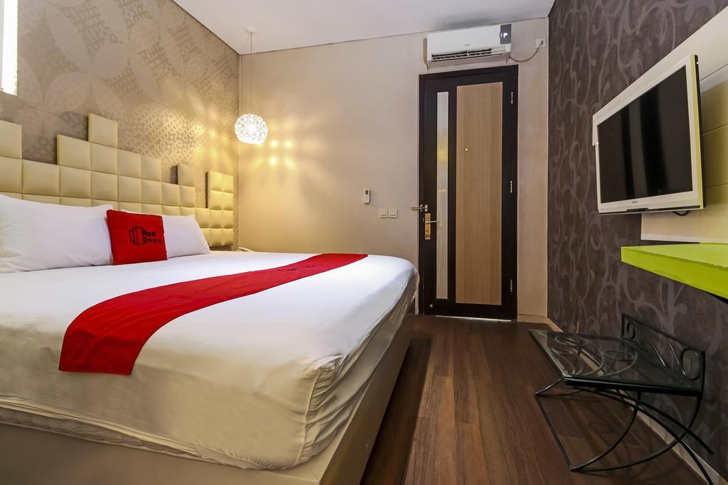 Reddoorz Plus Near Tugu Jogja Yogyakarta Bagian luar foto