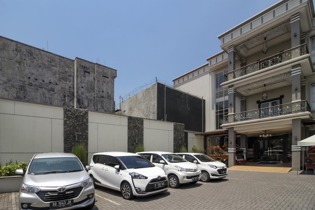 Reddoorz Plus Near Tugu Jogja Yogyakarta Bagian luar foto